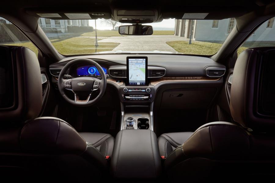 Торпедо Ford Explorer Platinum 2019 года  (фото 9 из 17)